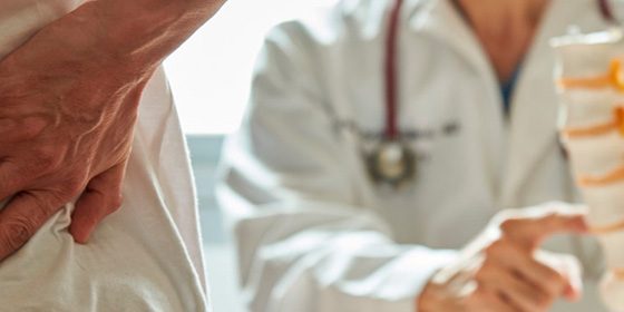 quando-procurar-medico-especialista-coluna